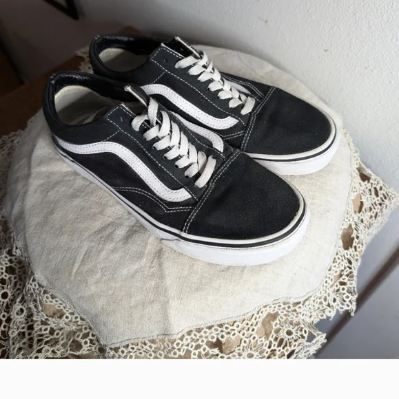 Vans Women's Black and White Sneakers Unisex - Picture 5 of 12